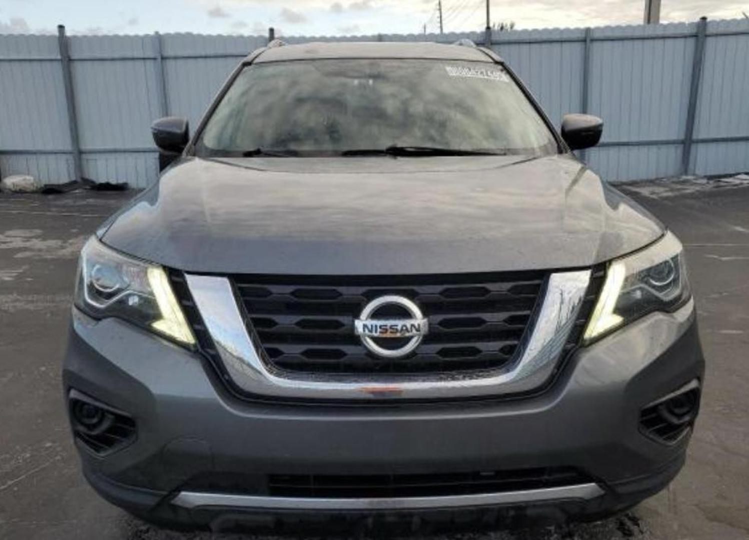 2020 Nissan Pathfinder S photo 3