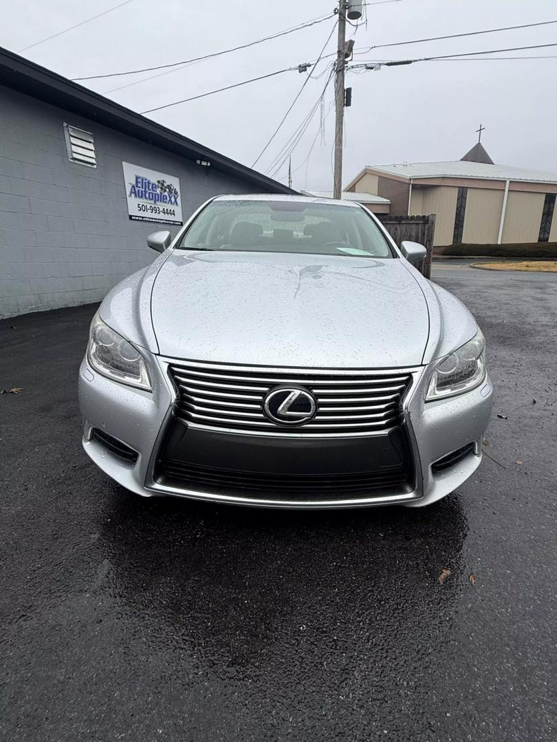 2013 Lexus LS Base photo 2