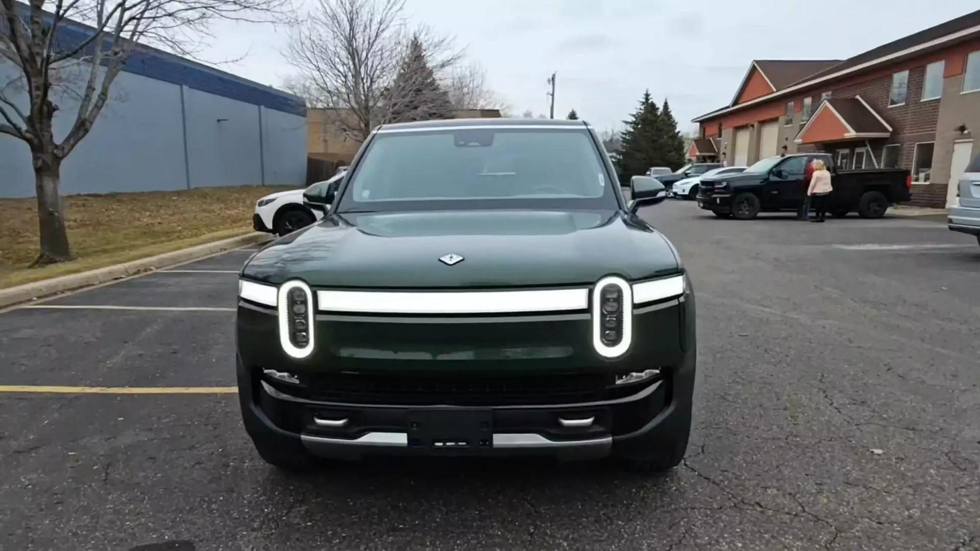 2023 Rivian R1S Adventure photo 3