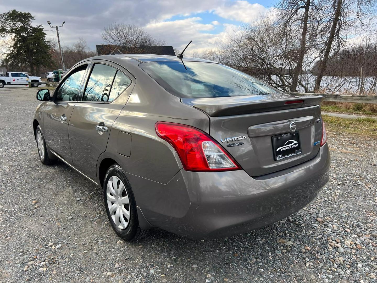 2014 Nissan Versa Sedan SV photo 7