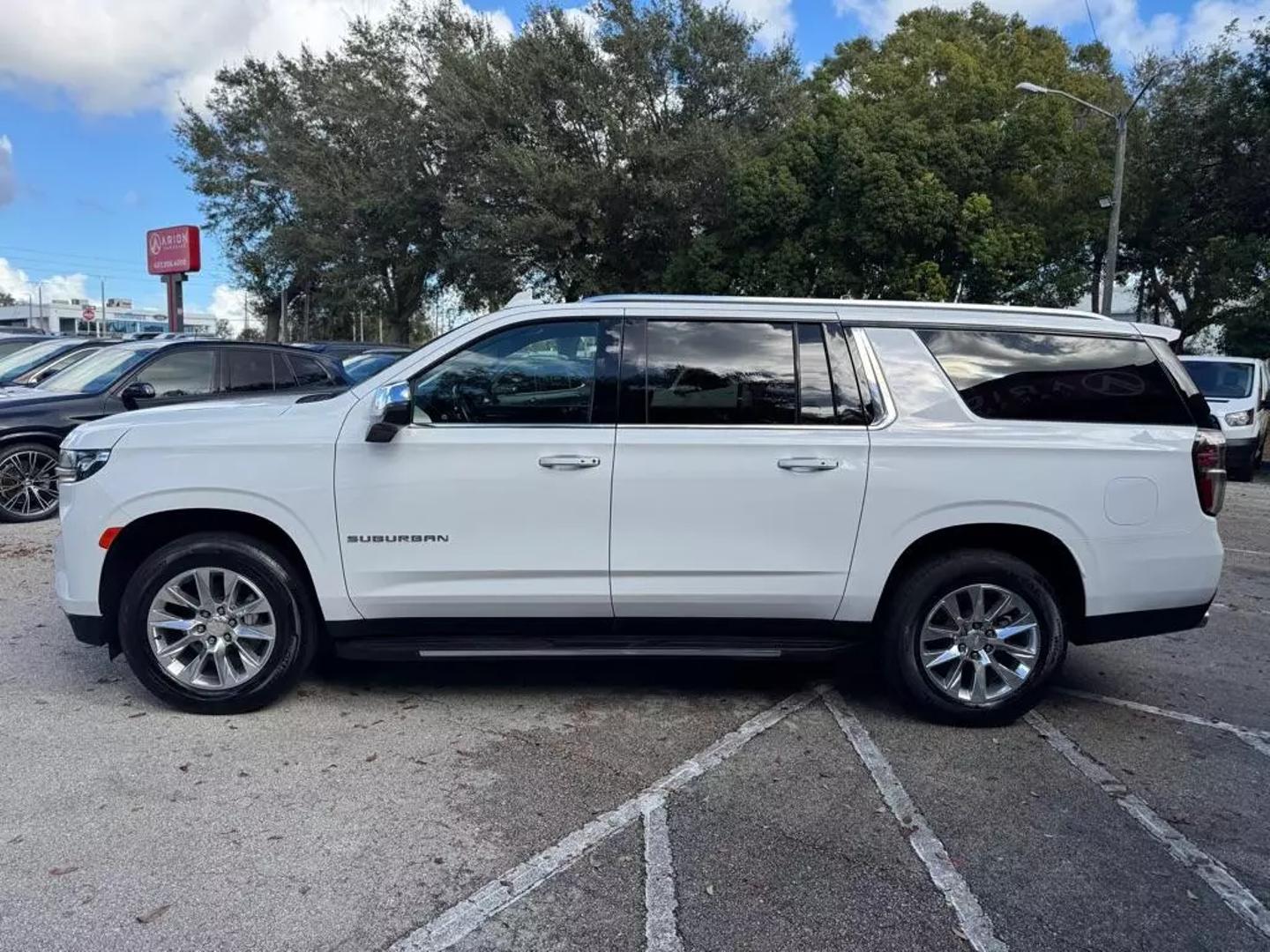 2023 Chevrolet Suburban Premier photo 3