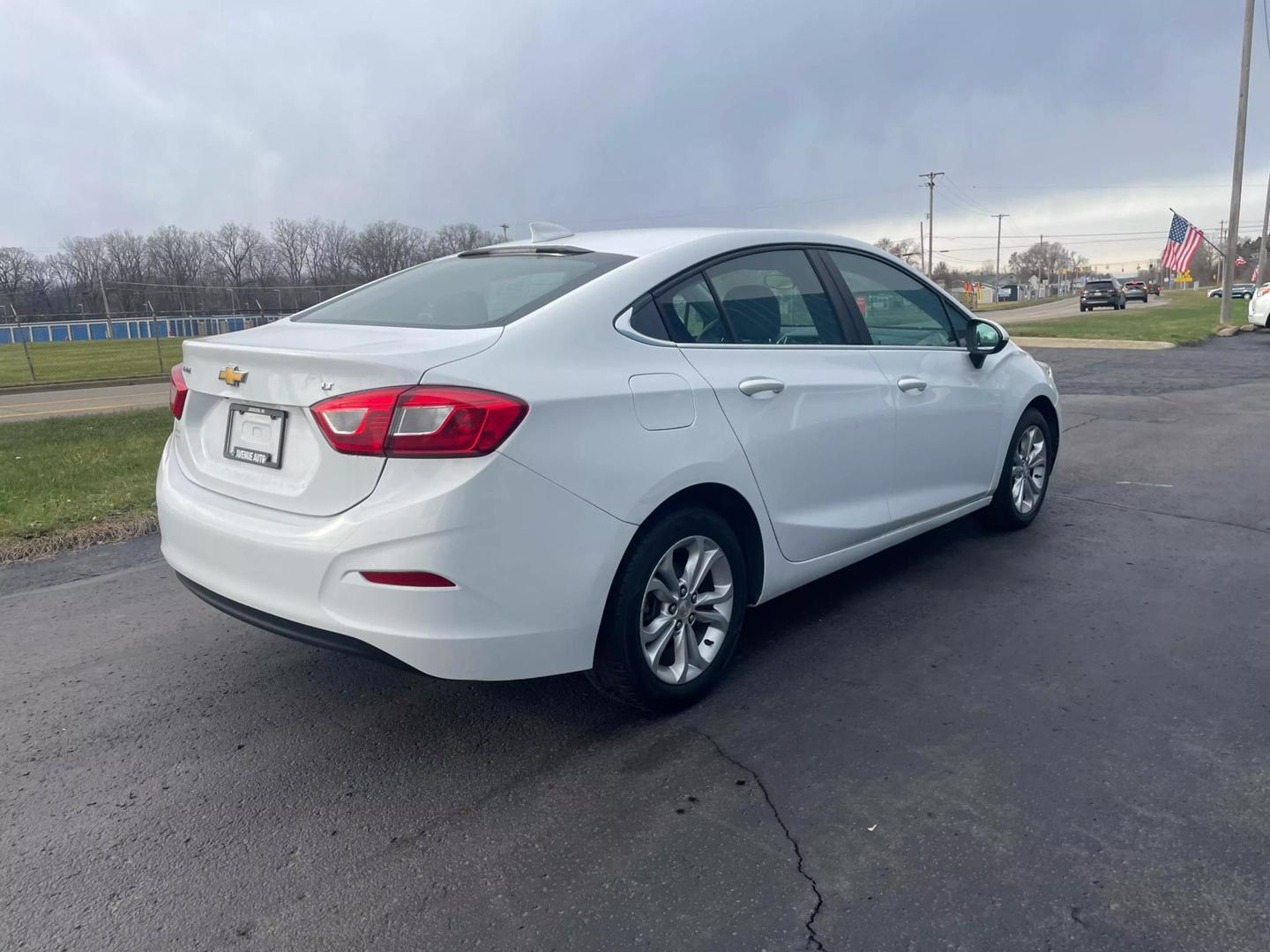 2019 Chevrolet Cruze LT photo 4