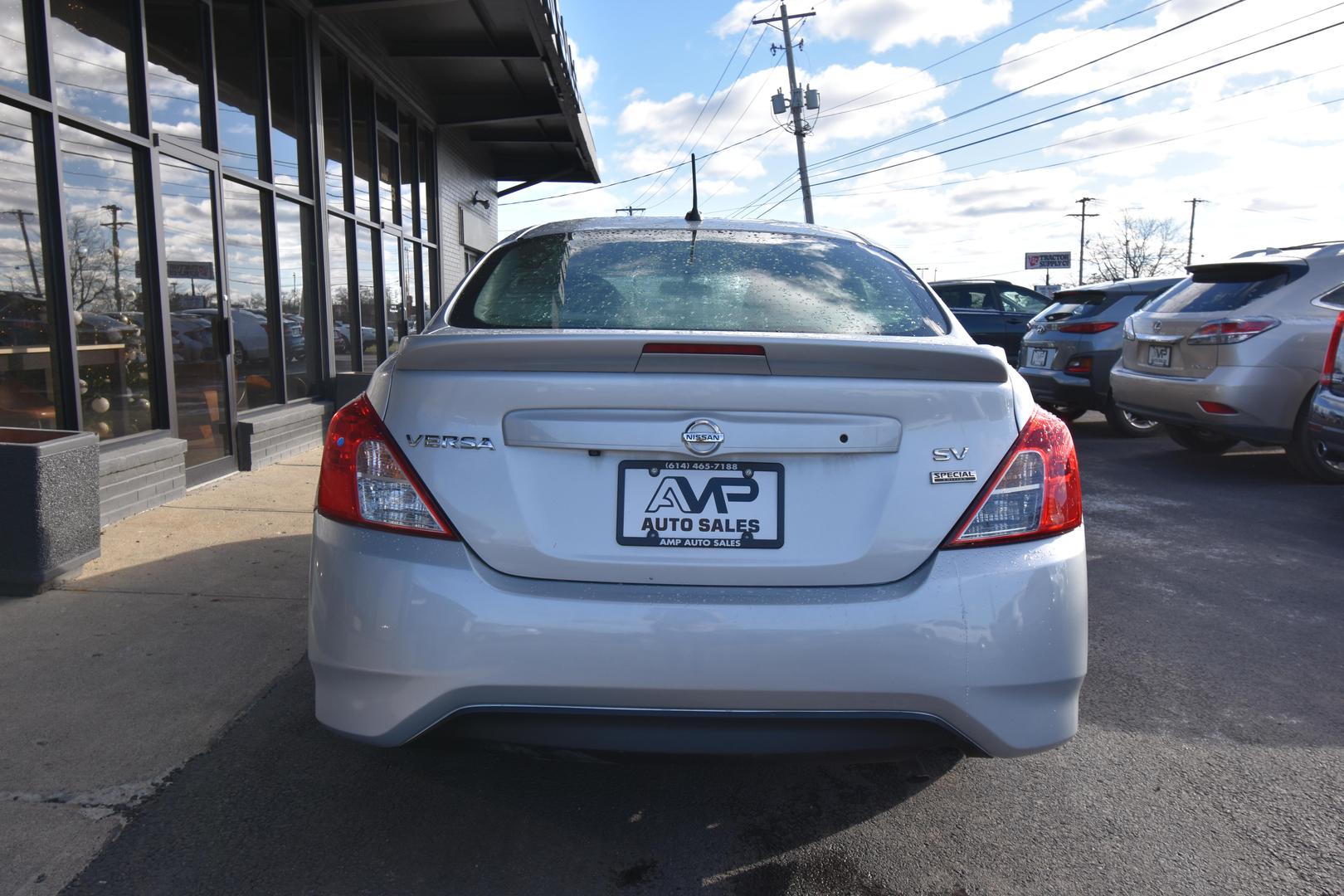 2018 Nissan Versa Sedan SV photo 5