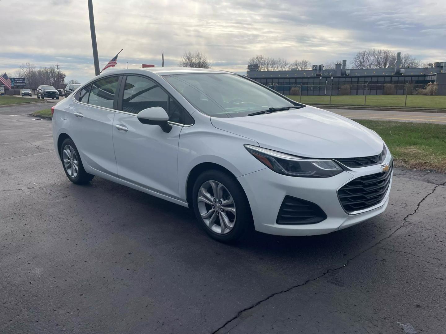 2019 Chevrolet Cruze LT photo 3