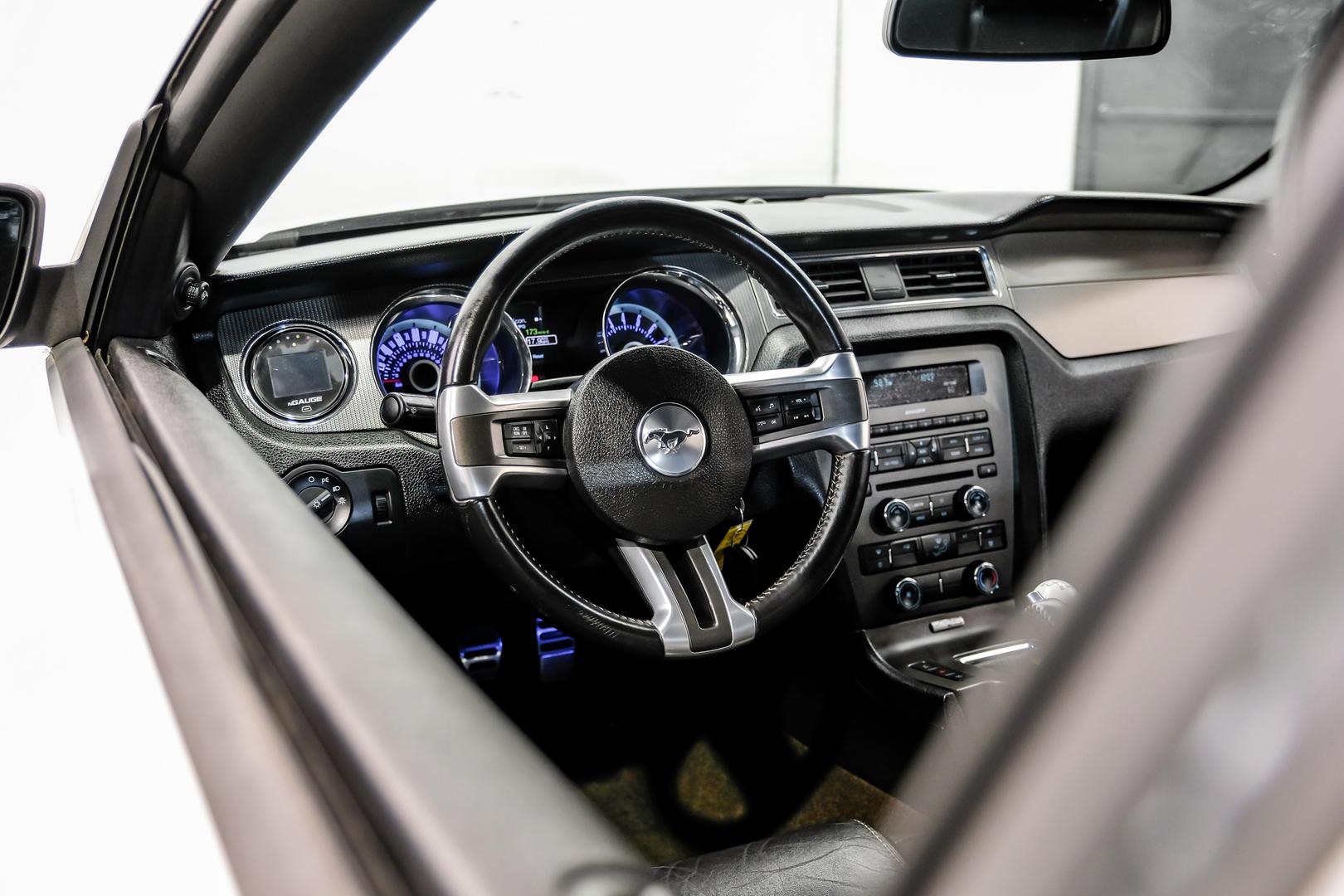 2013 Ford Mustang GT photo 21