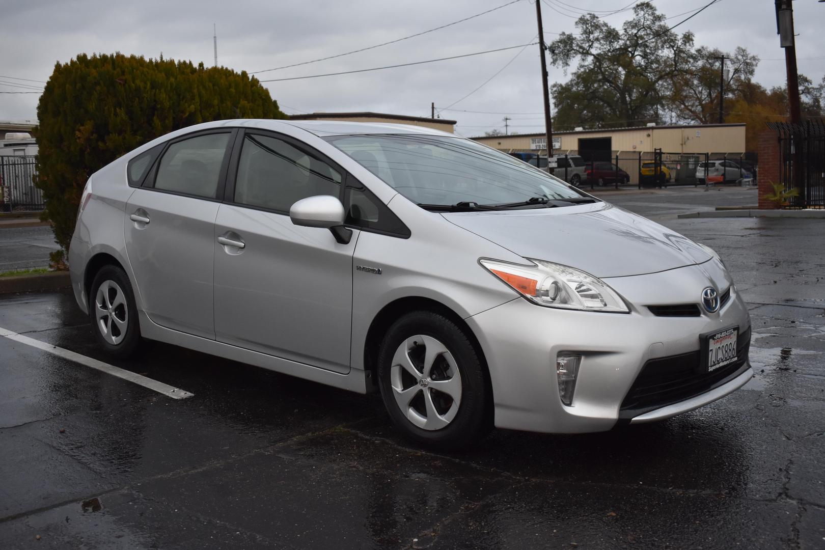 2015 Toyota Prius Two photo 2