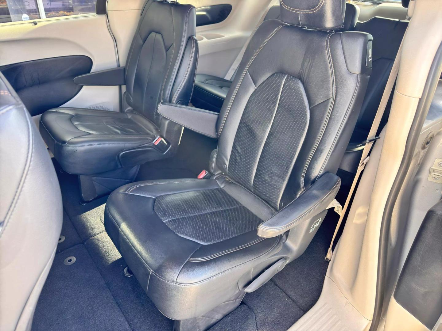 2018 Chrysler Pacifica Touring L photo 35