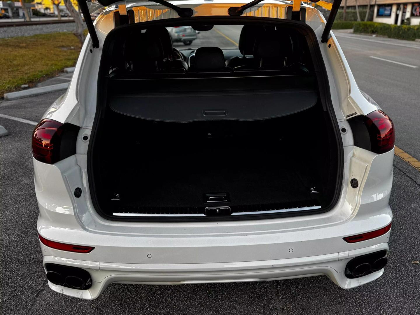 2016 Porsche Cayenne GTS photo 24