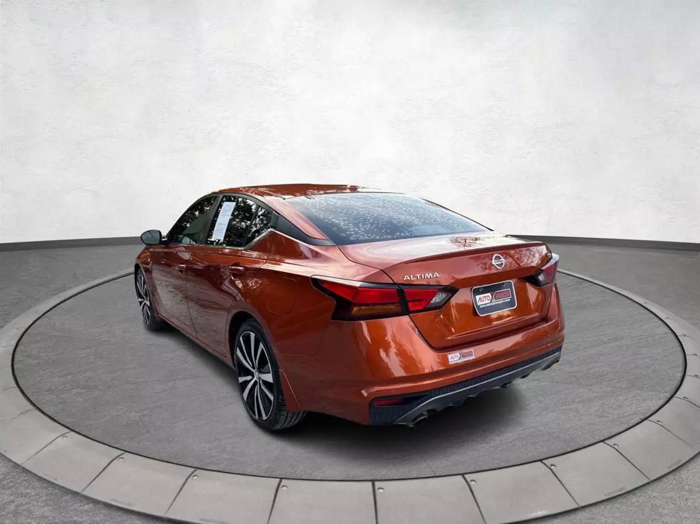 2021 Nissan Altima SR photo 5