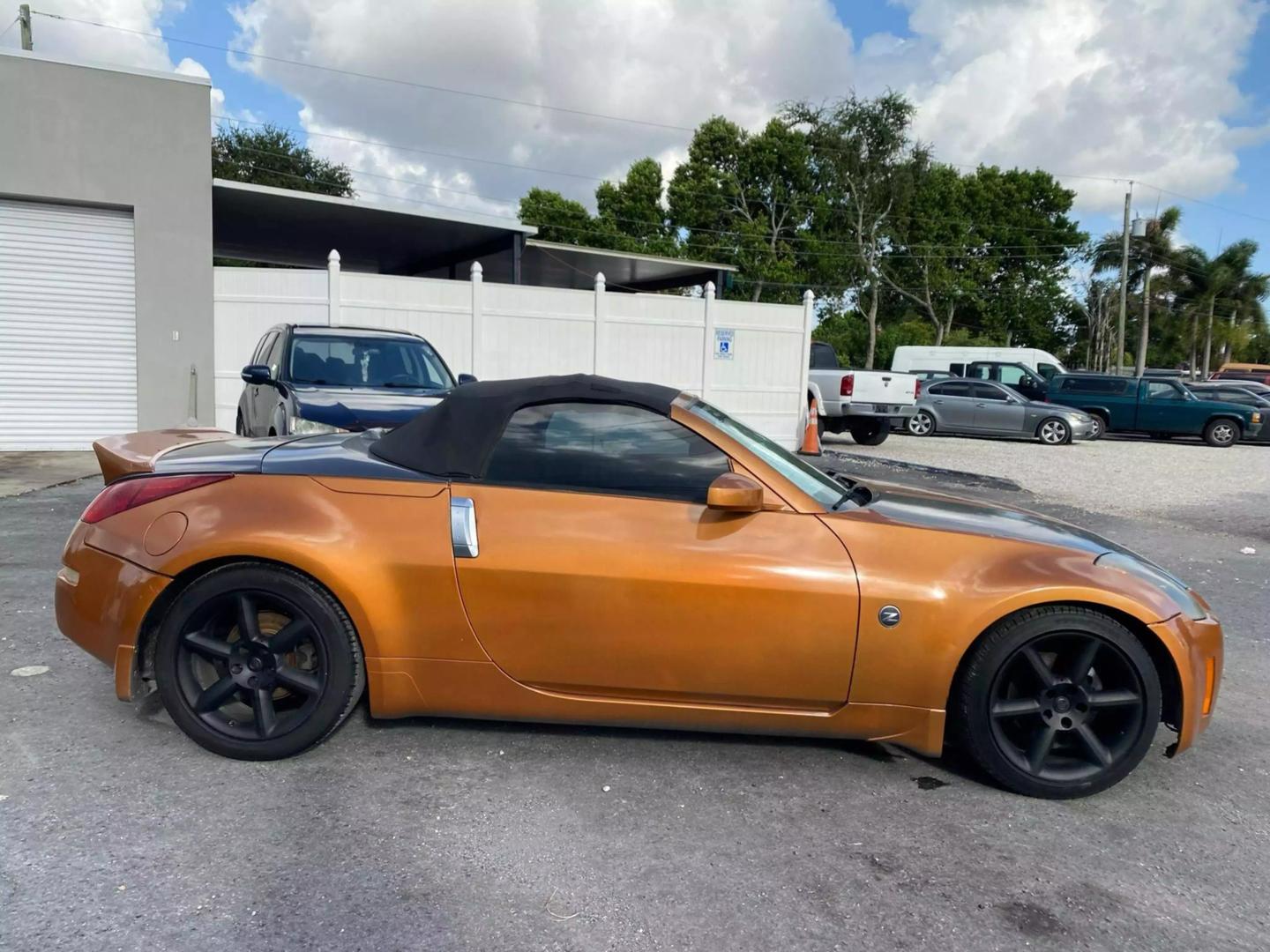 2004 Nissan 350Z Roadster Touring photo 10