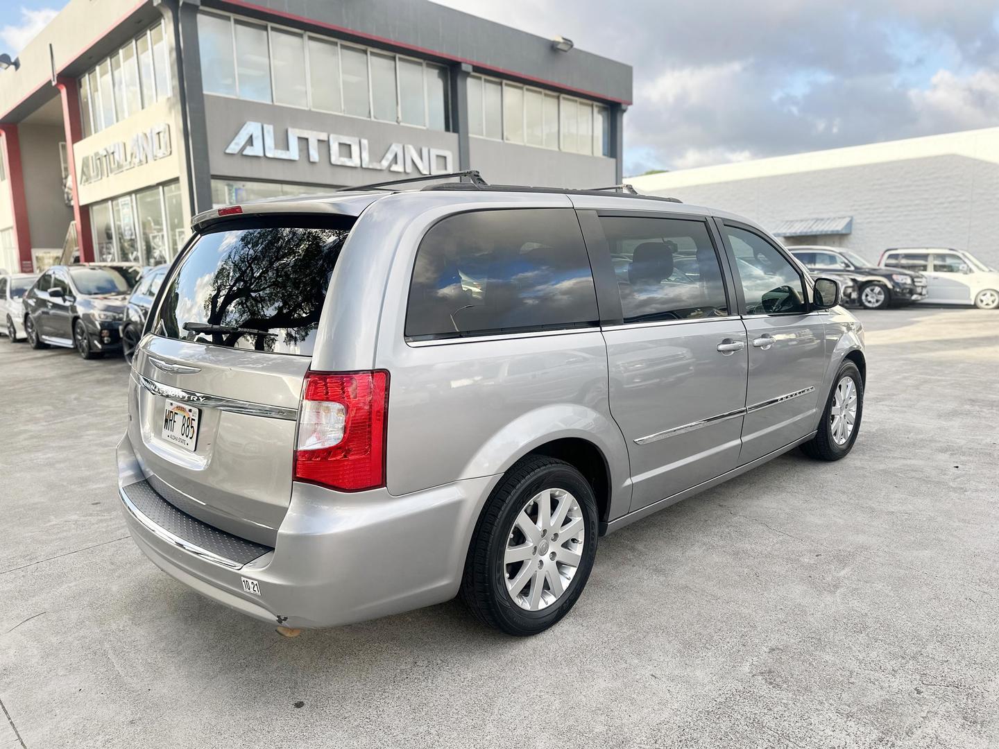 2014 Chrysler Town & Country Touring photo 5