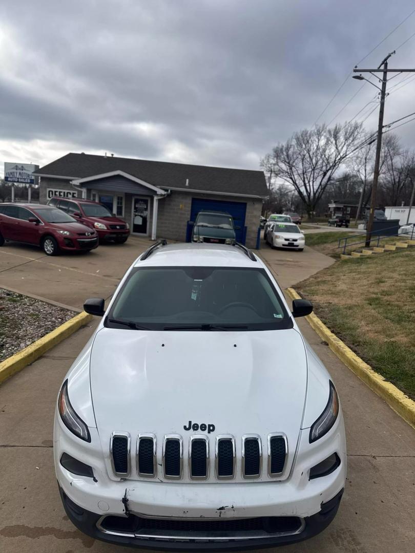 2016 Jeep Cherokee Sport Altitude photo 2