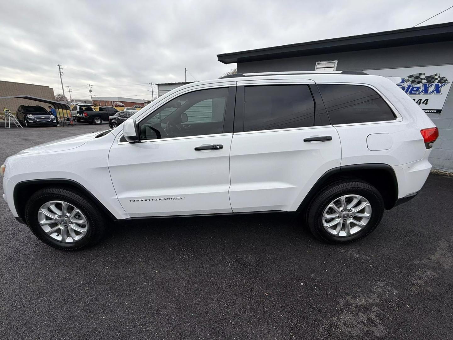 2014 Jeep Grand Cherokee Laredo photo 5