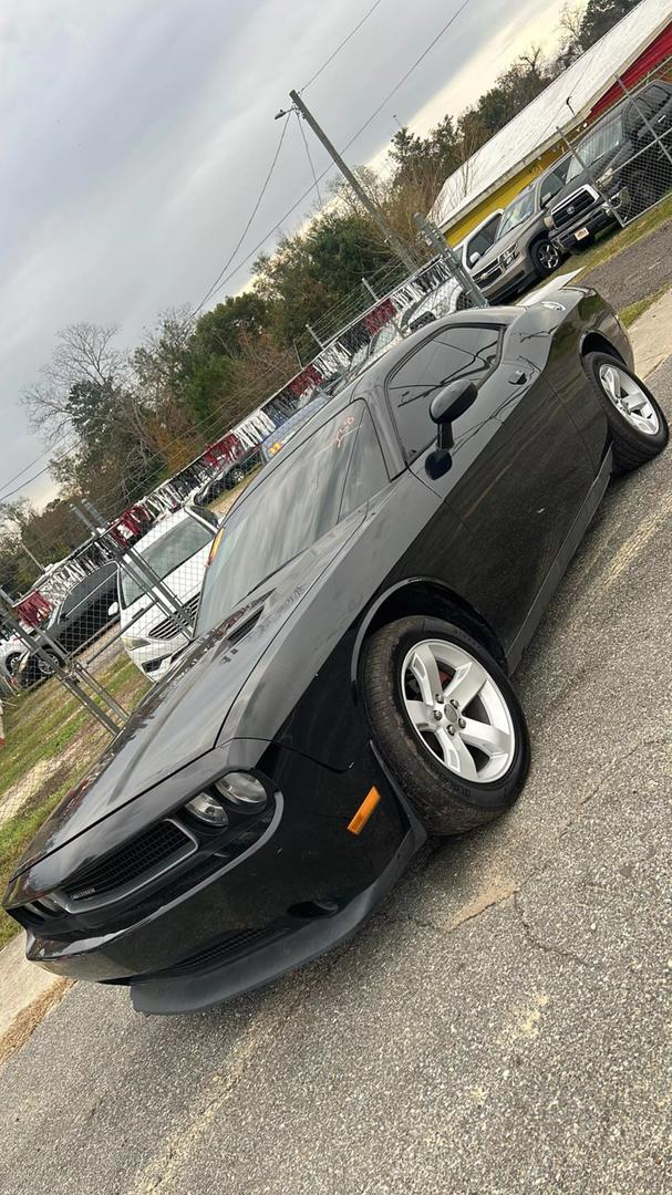 2014 Dodge Challenger SXT photo 2