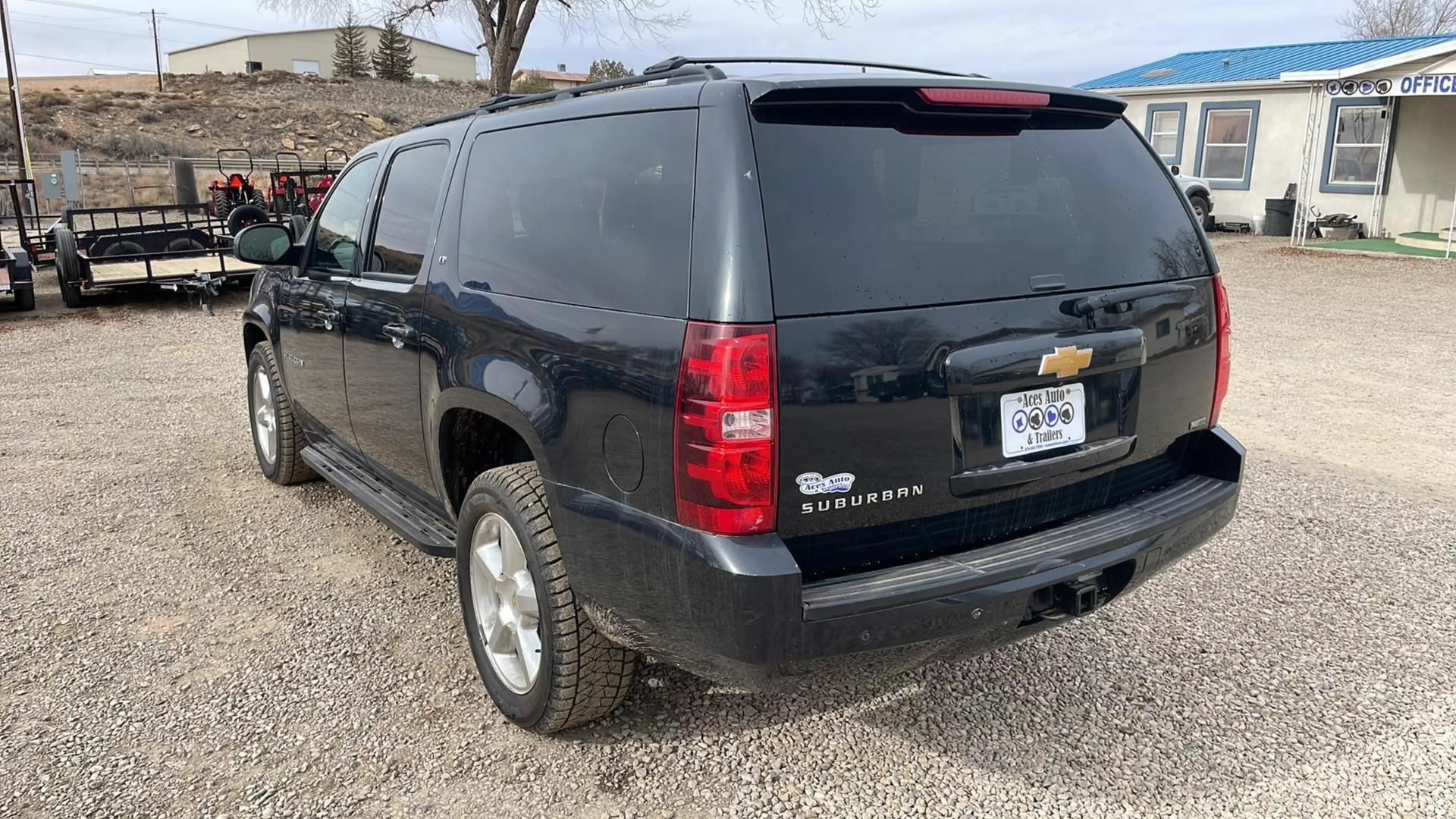 2011 Chevrolet Suburban LT photo 7