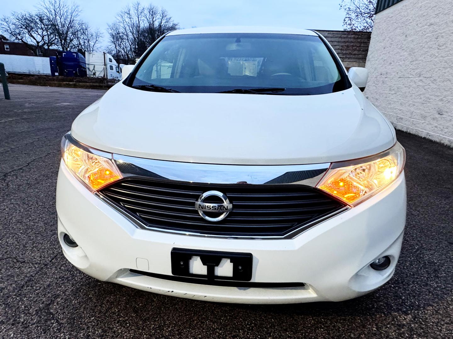 2015 Nissan Quest SV photo 9