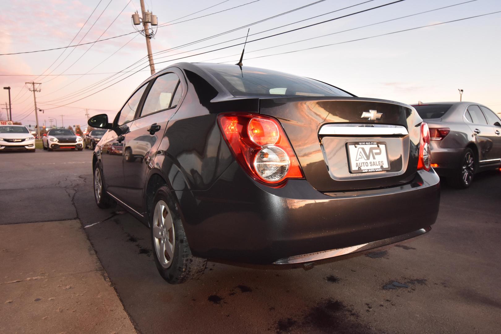 2014 Chevrolet Sonic LS photo 4