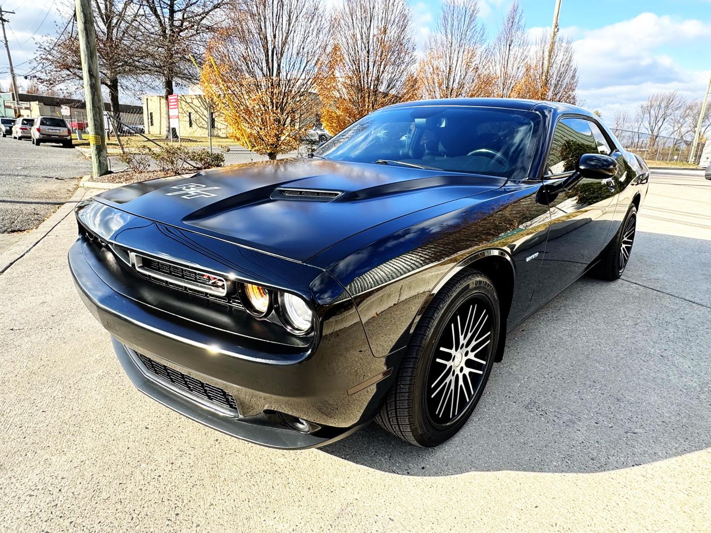 2017 Dodge Challenger R/T photo 8