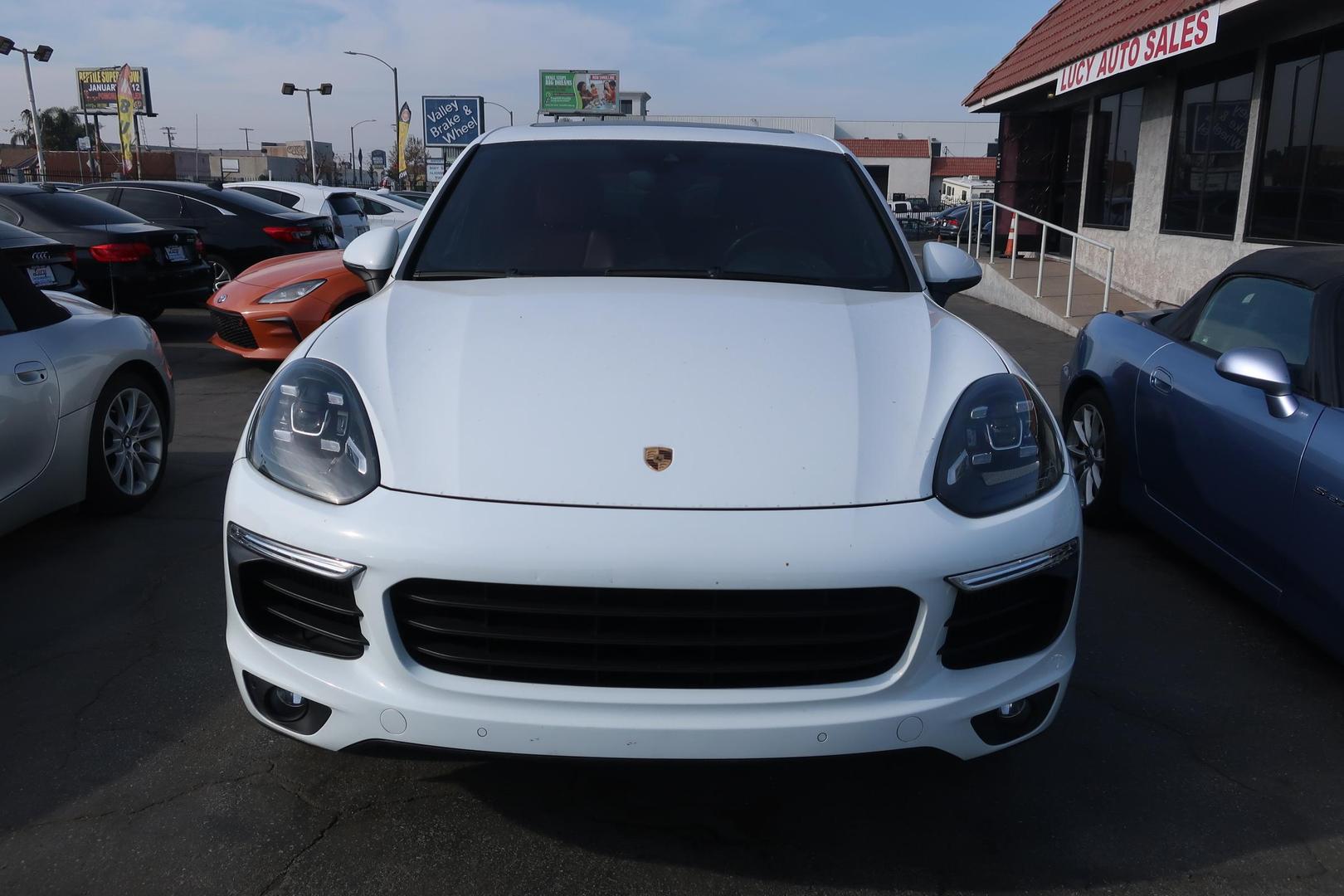 2016 Porsche Cayenne S photo 2