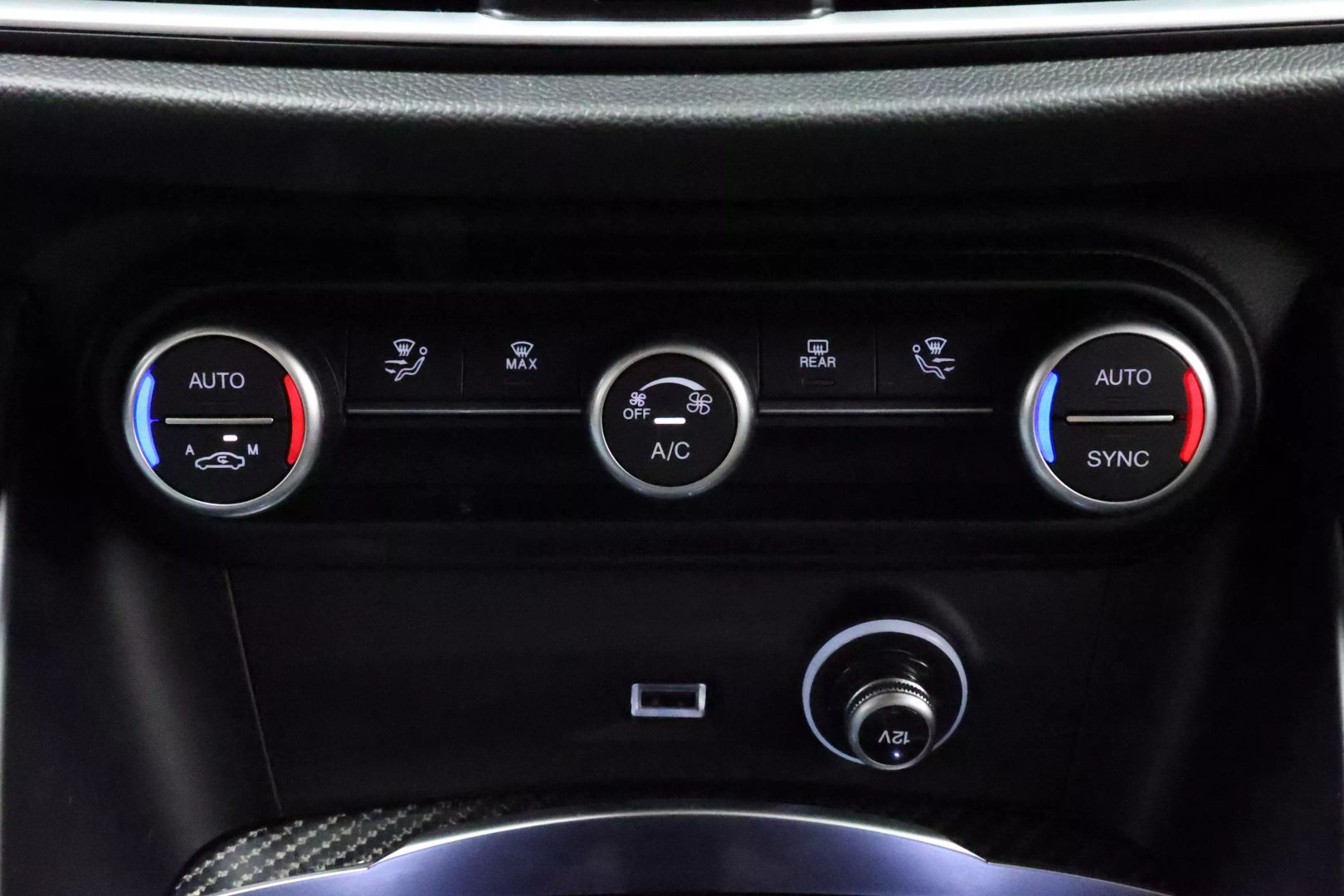 2022 Alfa Romeo Stelvio - Image 35