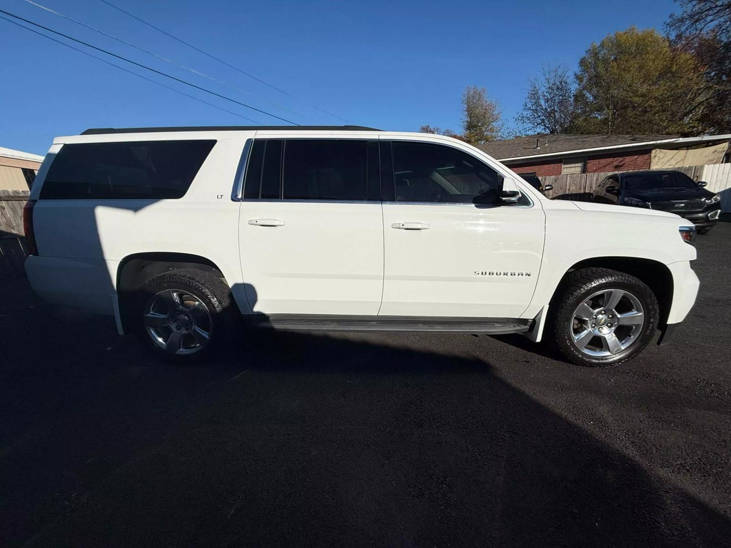 2016 Chevrolet Suburban LT photo 4