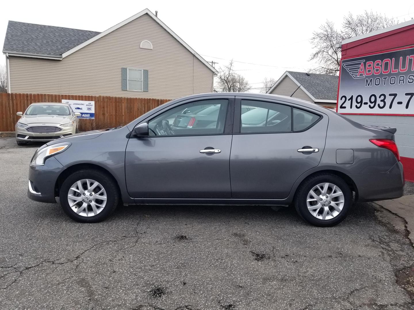 2018 Nissan Versa Sedan SV photo 5