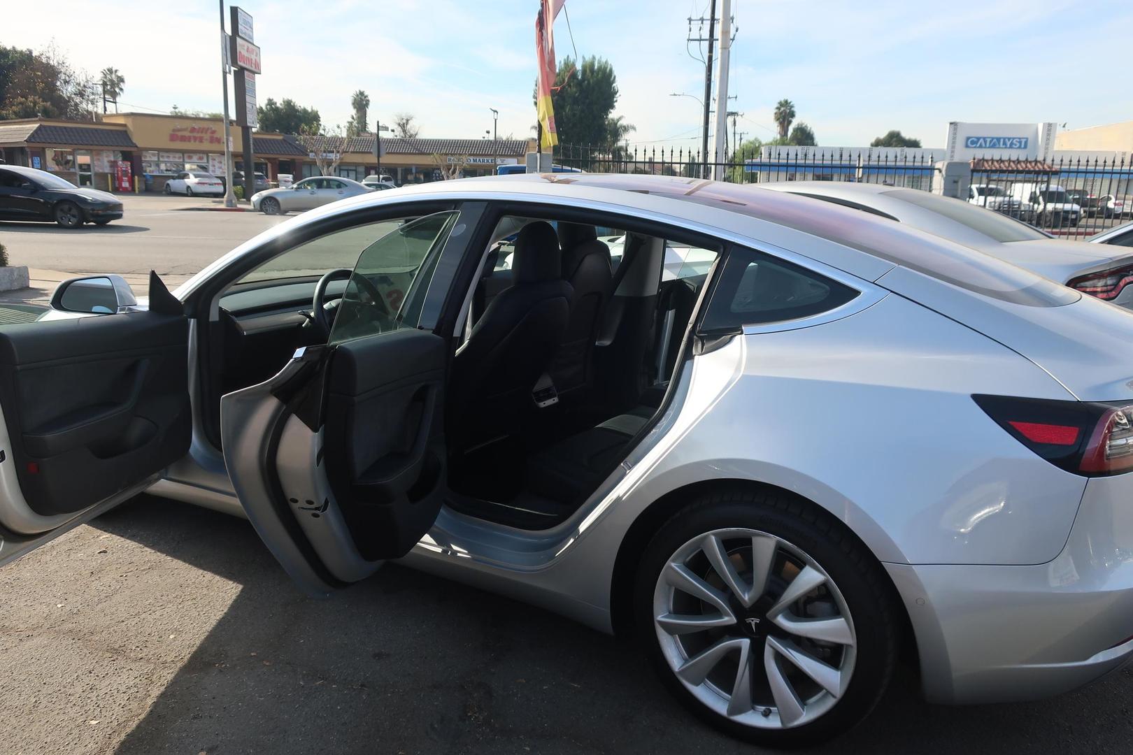 2018 Tesla Model 3 Long Range photo 33