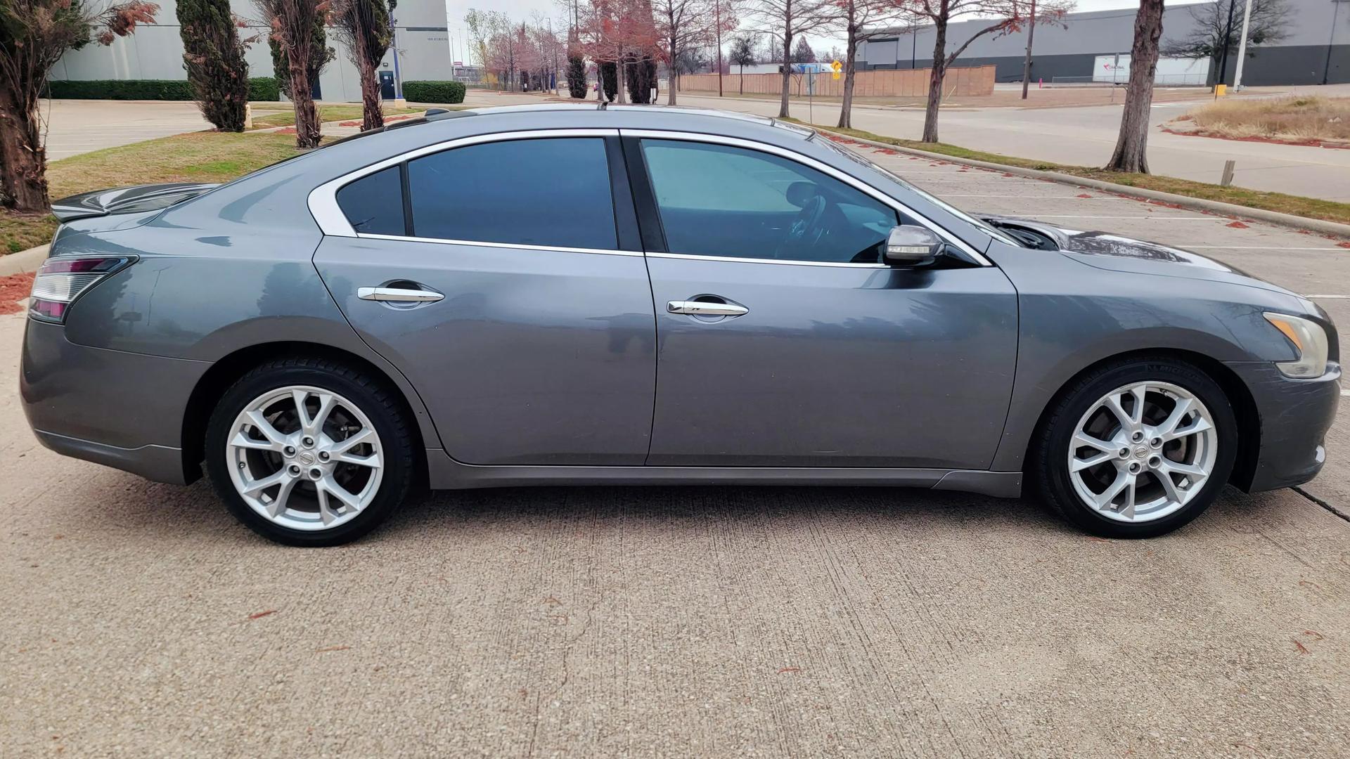 2014 Nissan Maxima SV photo 4