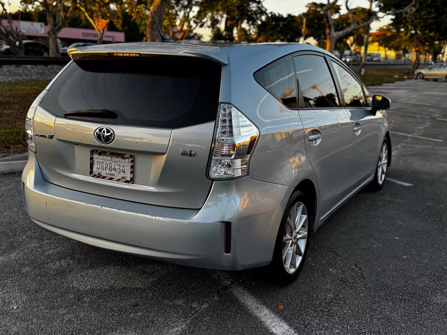 2012 Toyota Prius v Three photo 5