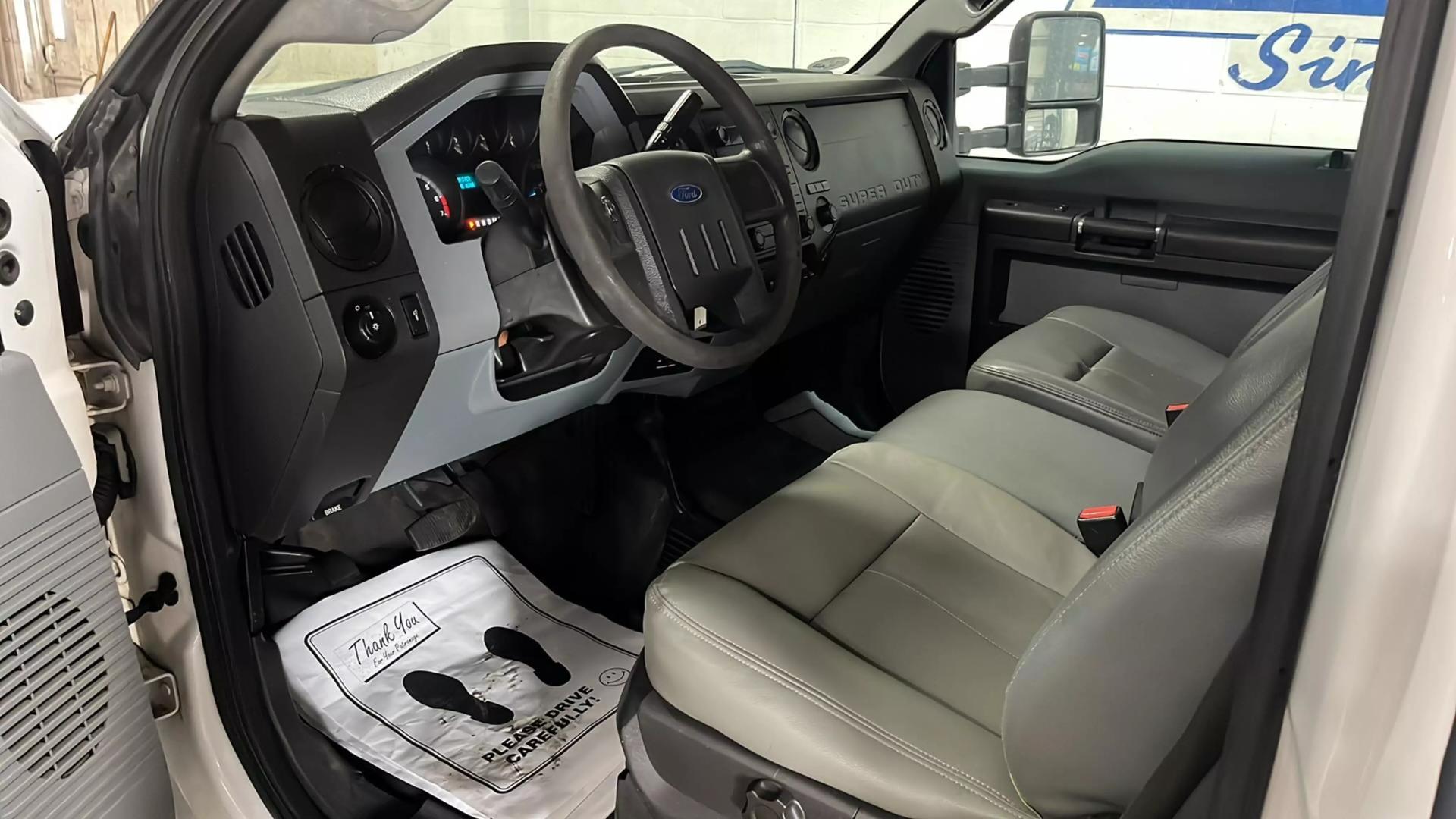 2014 Ford F-350 Super Duty XL photo 2