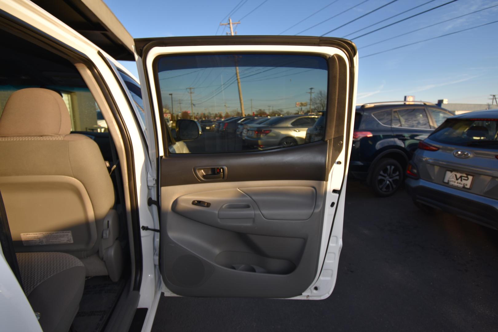 2014 Toyota Tacoma Base photo 18