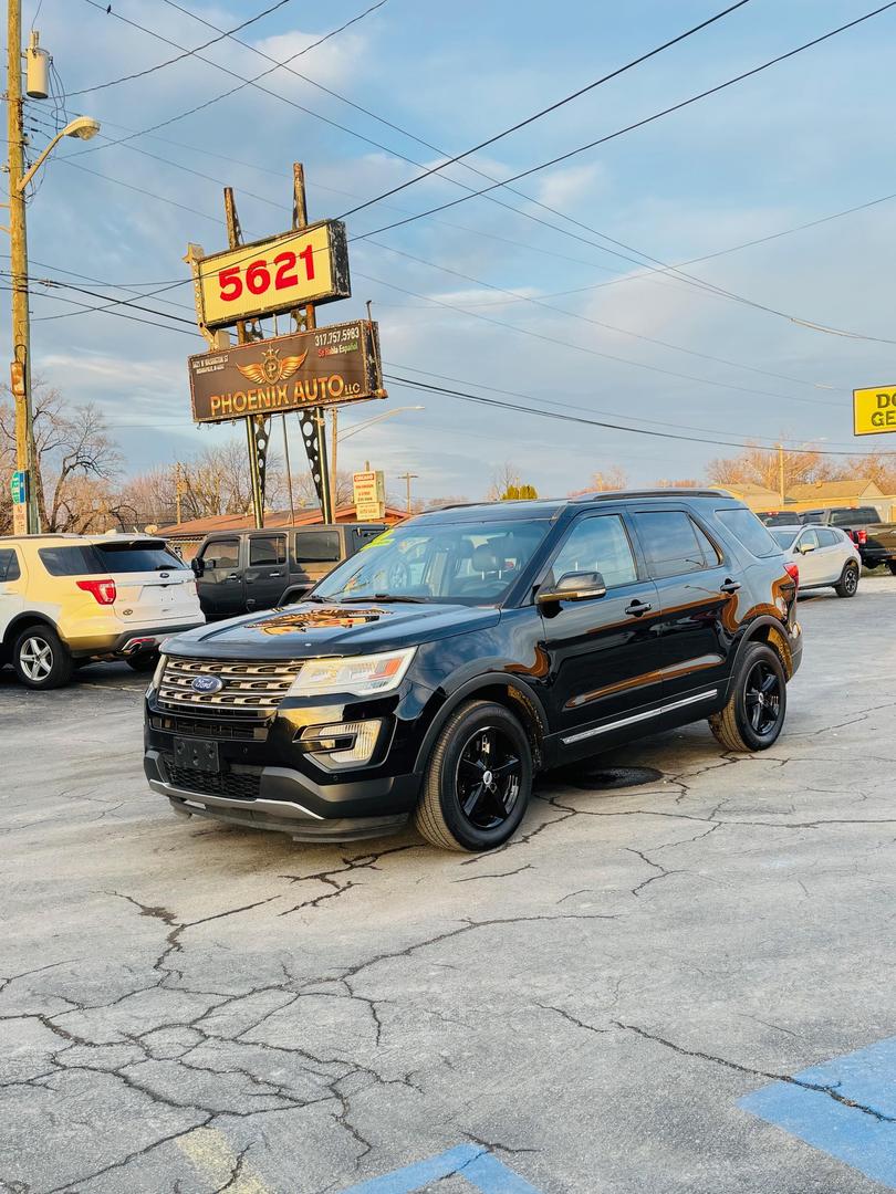 2017 Ford Explorer XLT photo 1