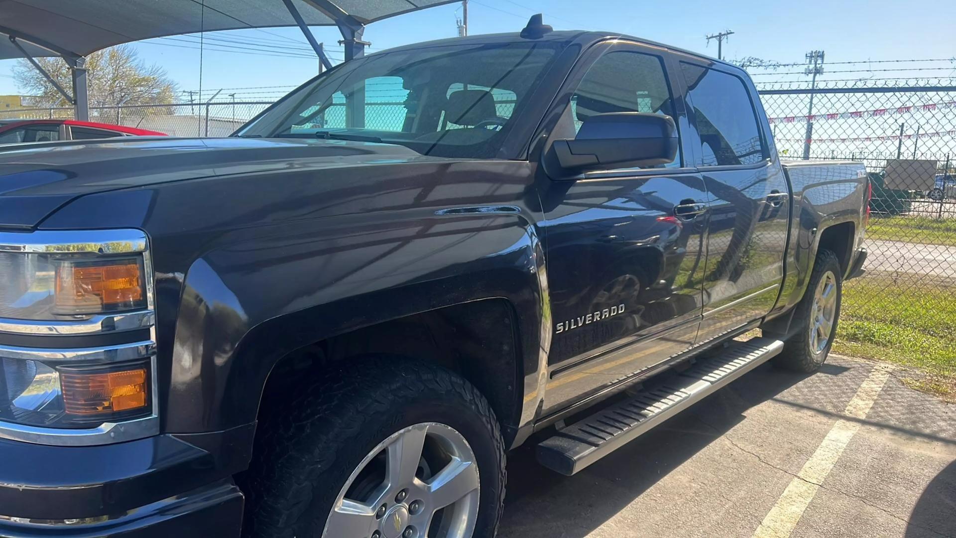 2015 Chevrolet Silverado 1500 LT photo 3