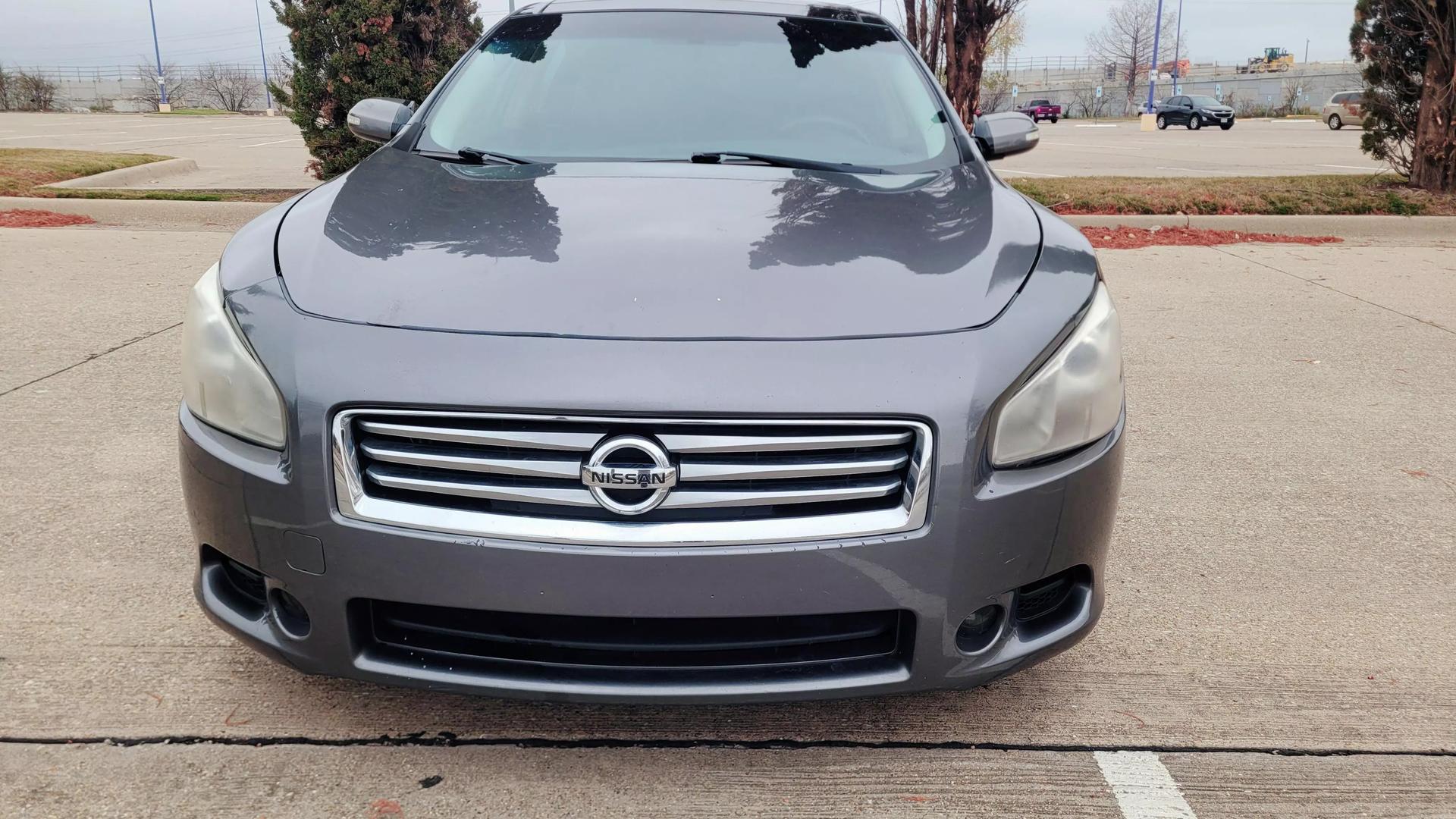 2014 Nissan Maxima SV photo 2