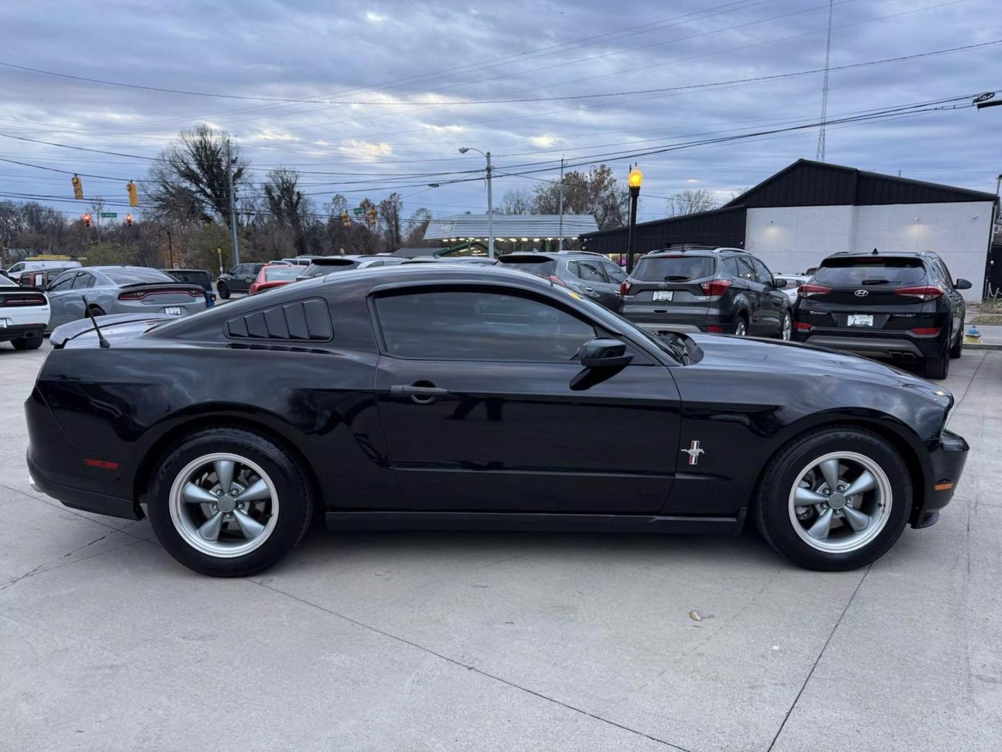 2011 Ford Mustang V6 photo 6