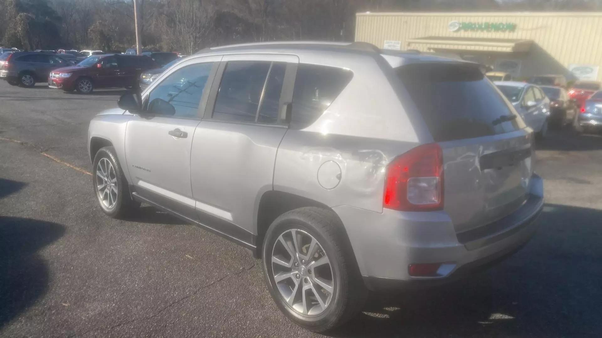 2016 Jeep Compass Sport photo 6