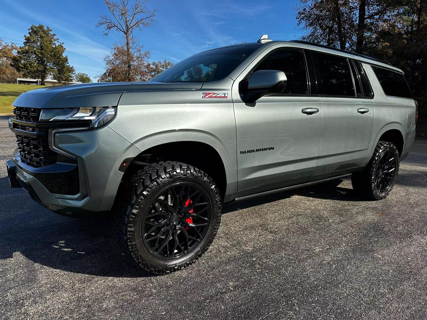 2023 Chevrolet Suburban Z71 photo 6