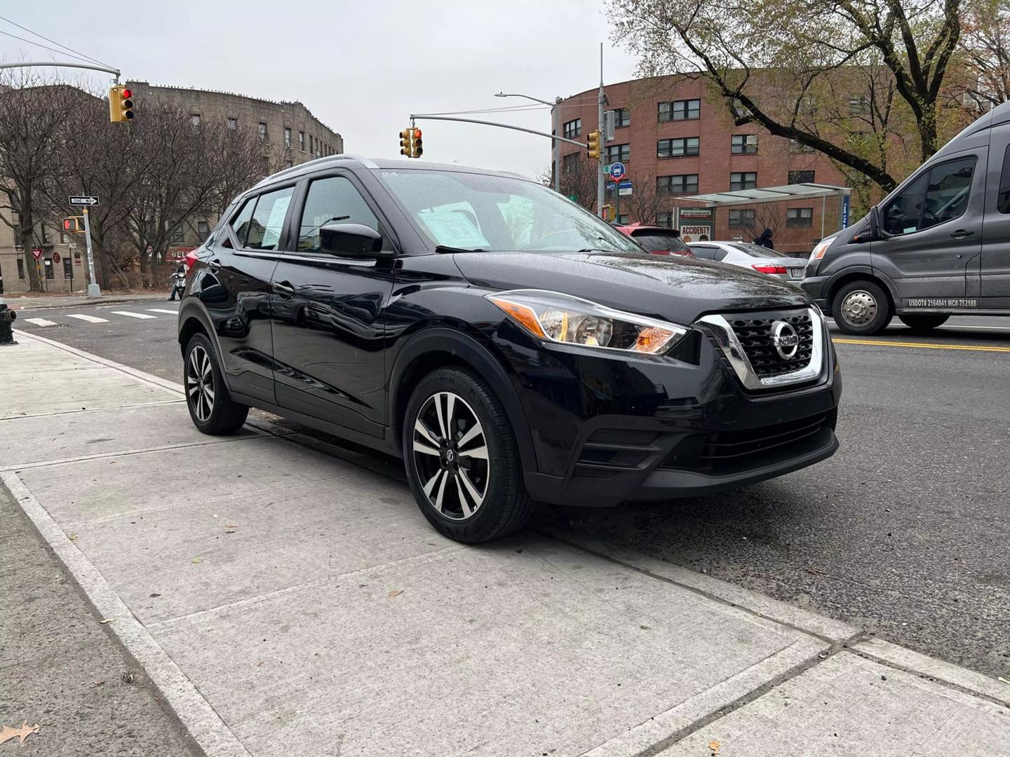 2019 Nissan Kicks SV photo 2