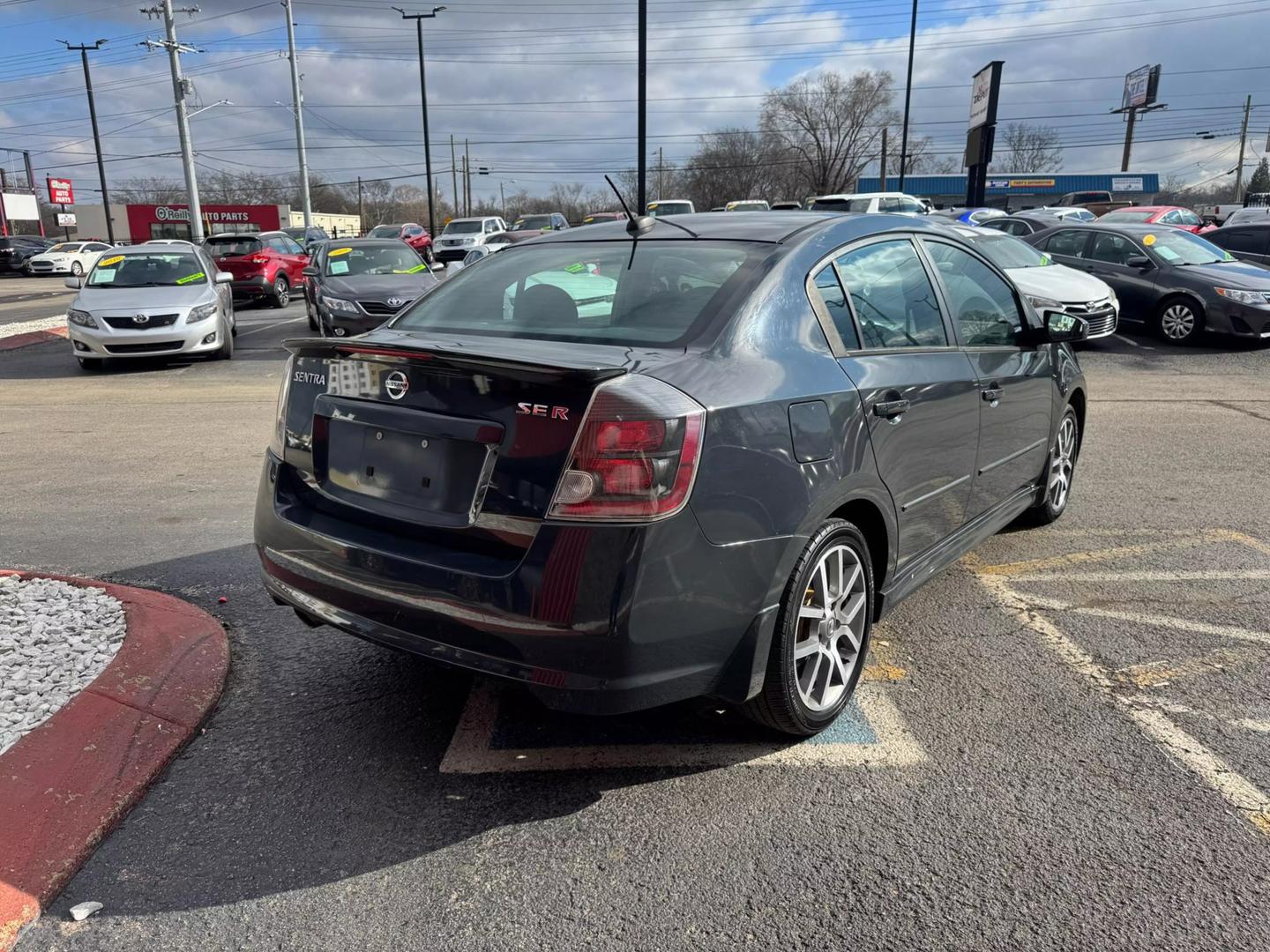 2009 Nissan Sentra SE-R photo 5