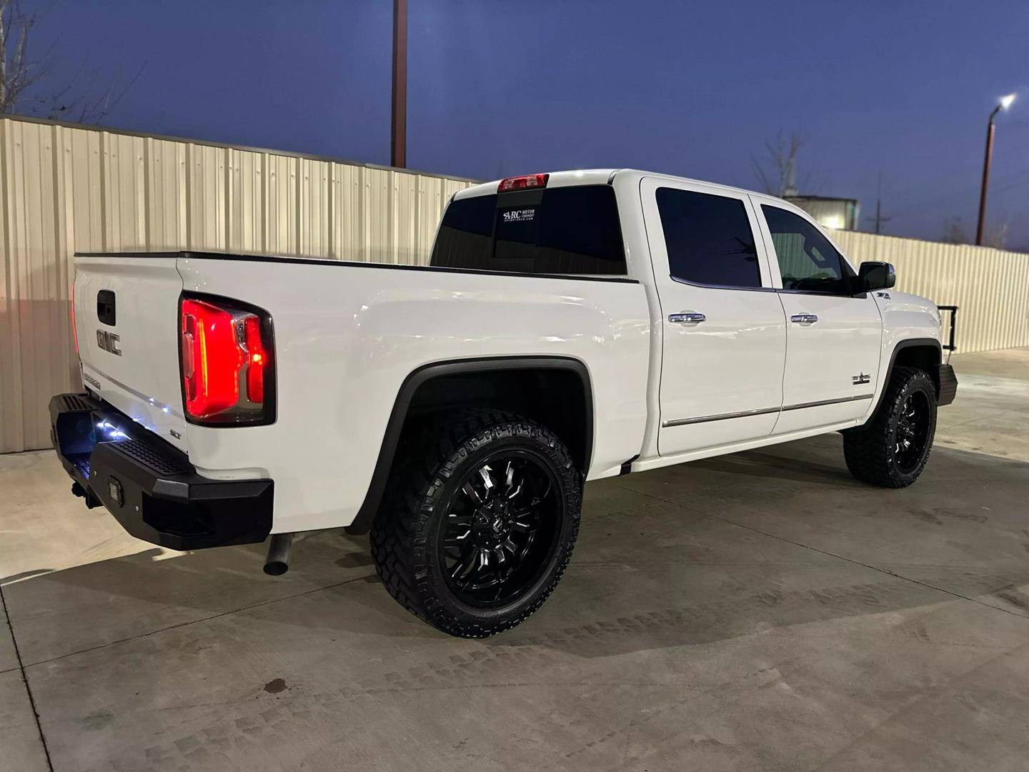 2018 GMC Sierra 1500 SLT photo 2