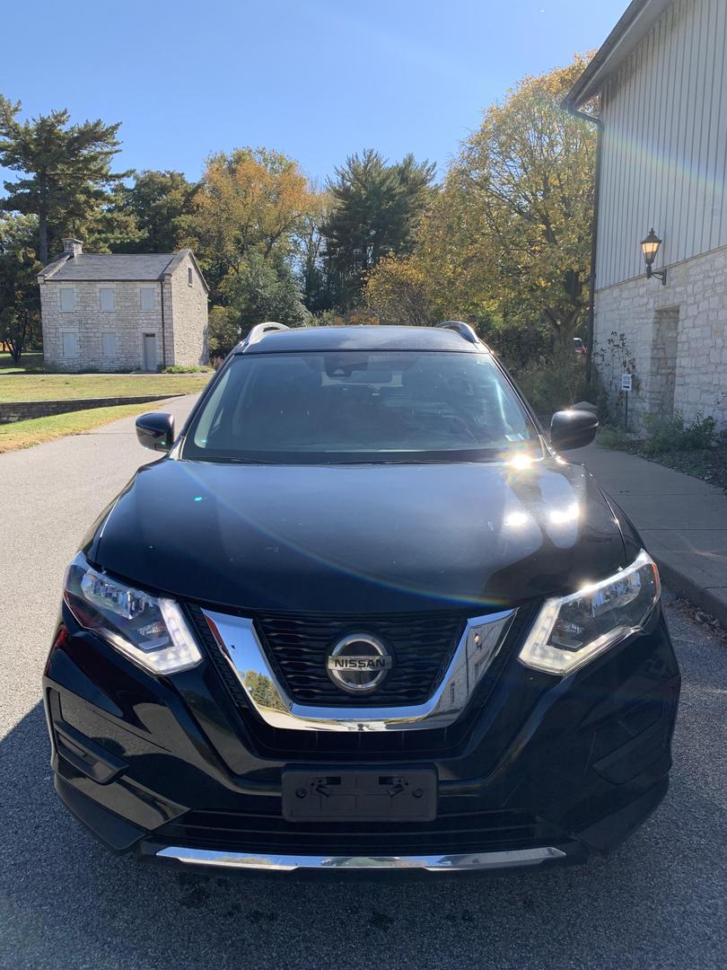 2019 Nissan Rogue SV photo 2