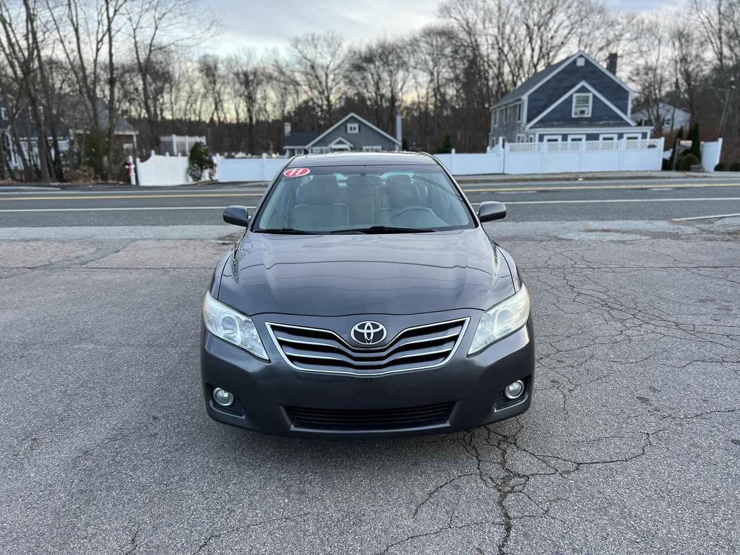 2011 Toyota Camry XLE photo 8