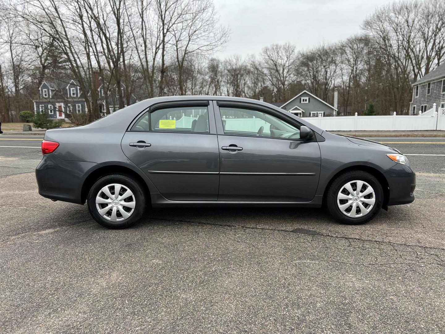 2010 Toyota Corolla LE photo 6