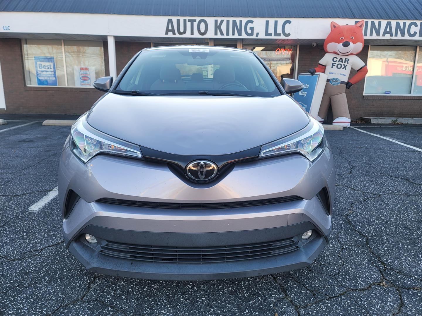 2019 Toyota C-HR XLE photo 8