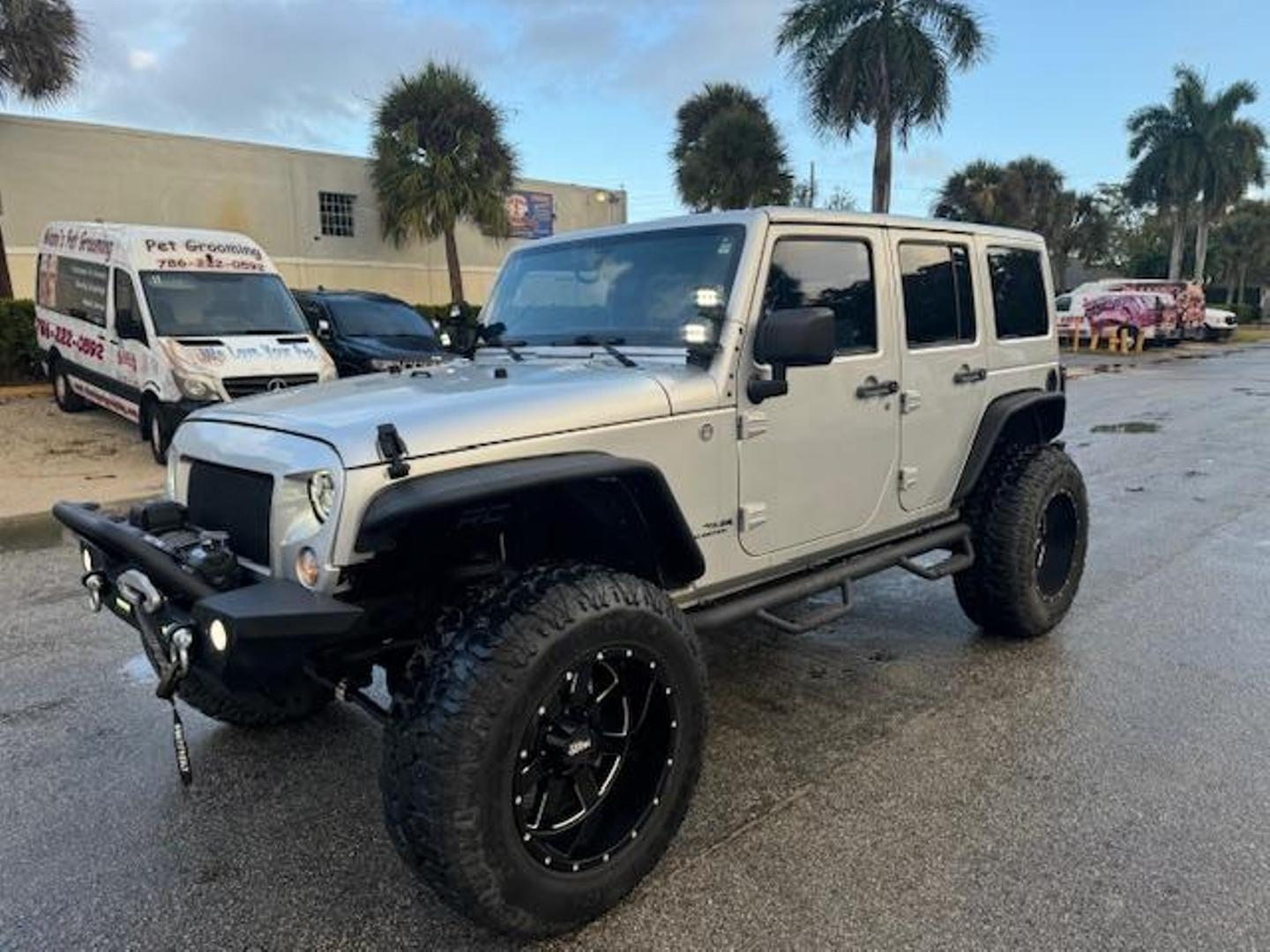 2012 Jeep Wrangler Unlimited Sahara photo 18