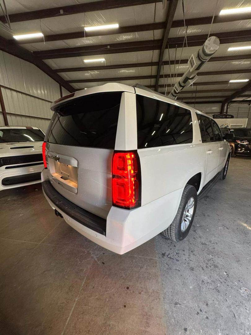 2020 Chevrolet Suburban LT photo 5