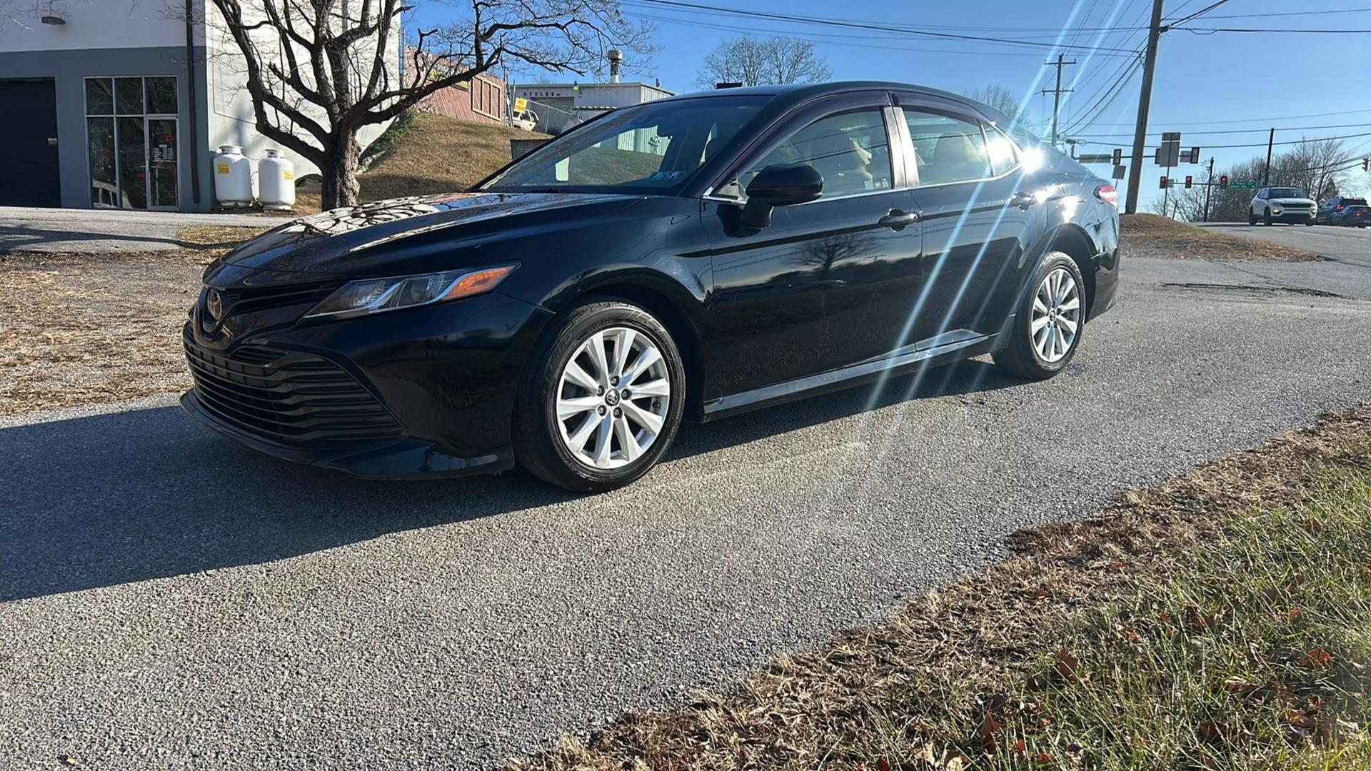 2018 Toyota Camry LE photo 24