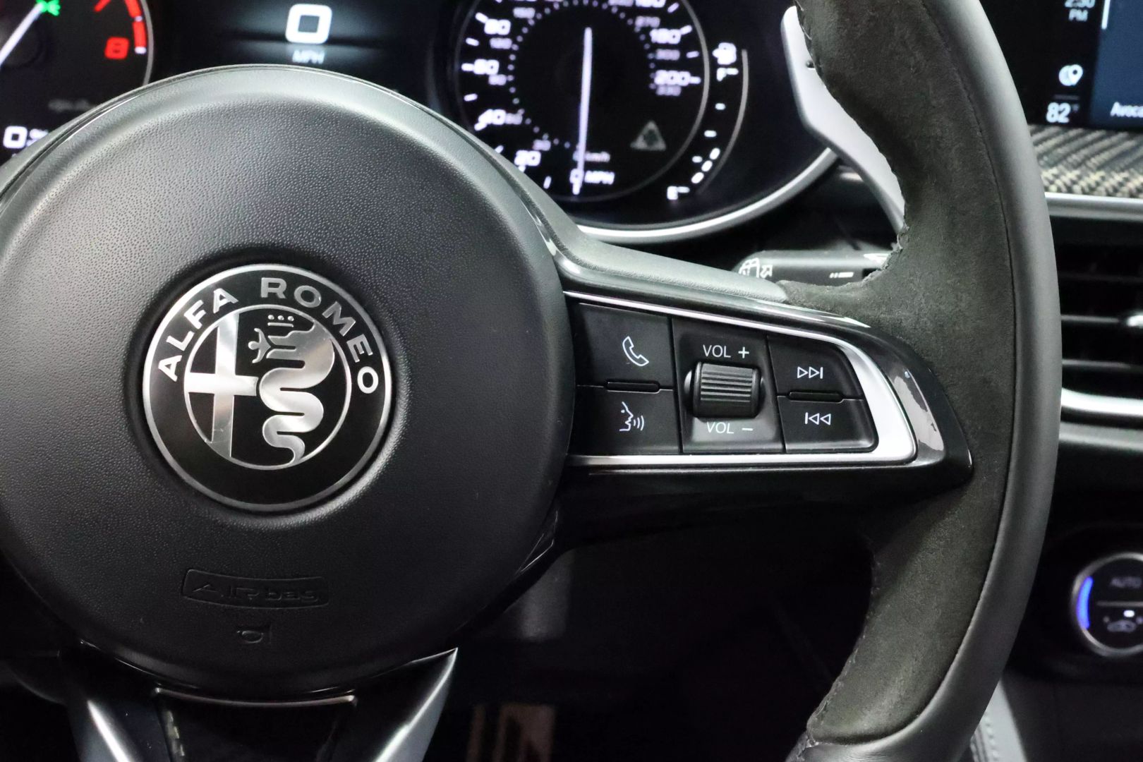2022 Alfa Romeo Stelvio - Image 22