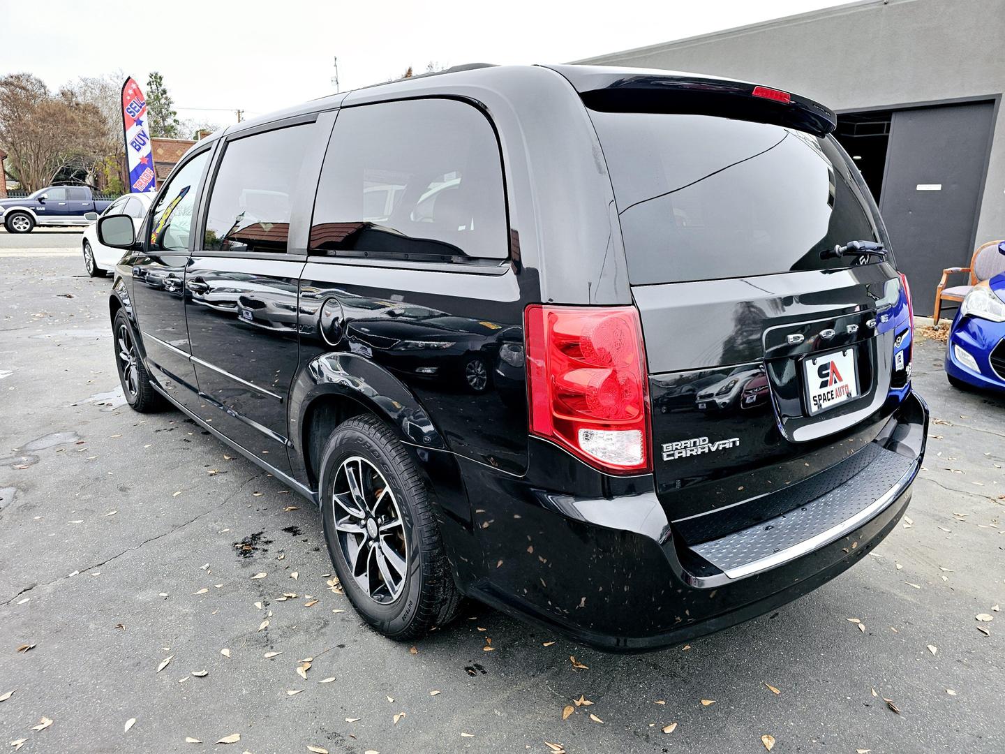 2016 Dodge Grand Caravan R/T photo 5