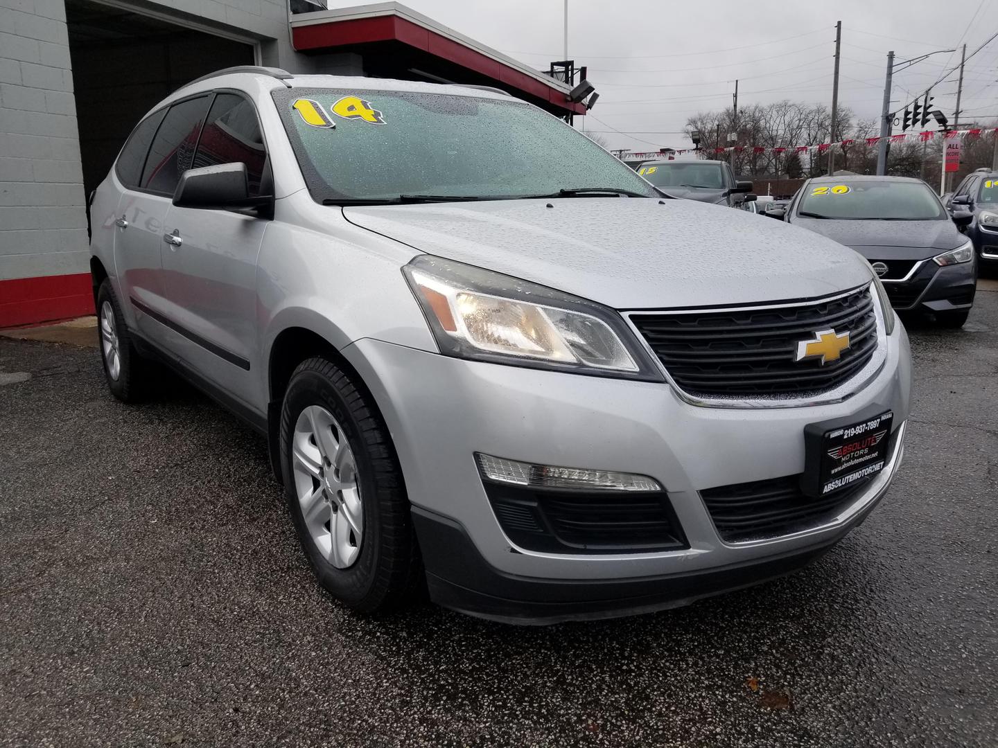 2014 Chevrolet Traverse LS photo 2